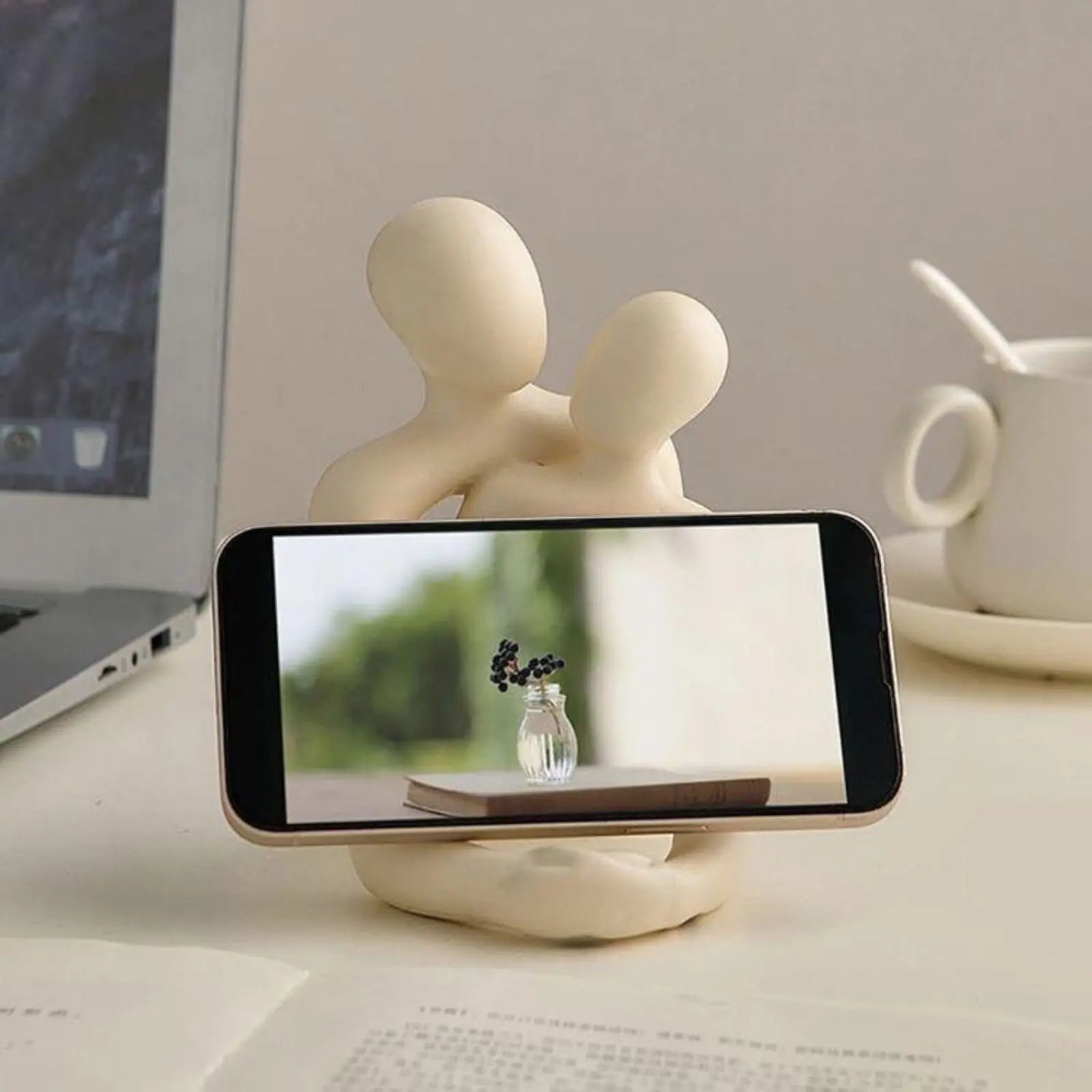 Modern Minimalist Loving Couple Statue